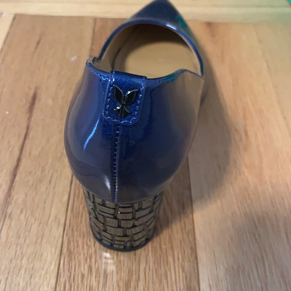 Shoes - Picture 3 of 6